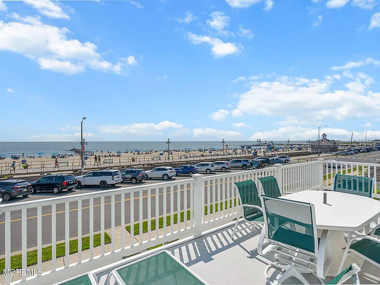 305 Ocean Ave — Photo 26