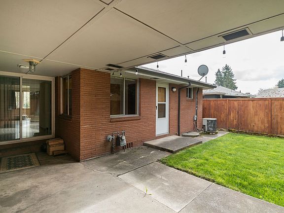 5th image of 515 SE 12th Ave #0