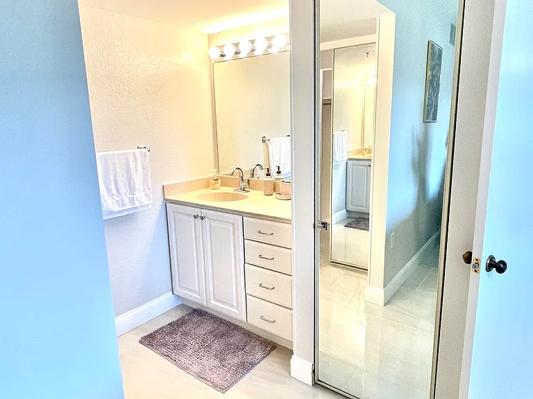901 Seafarer Cir #202 — Photo 16