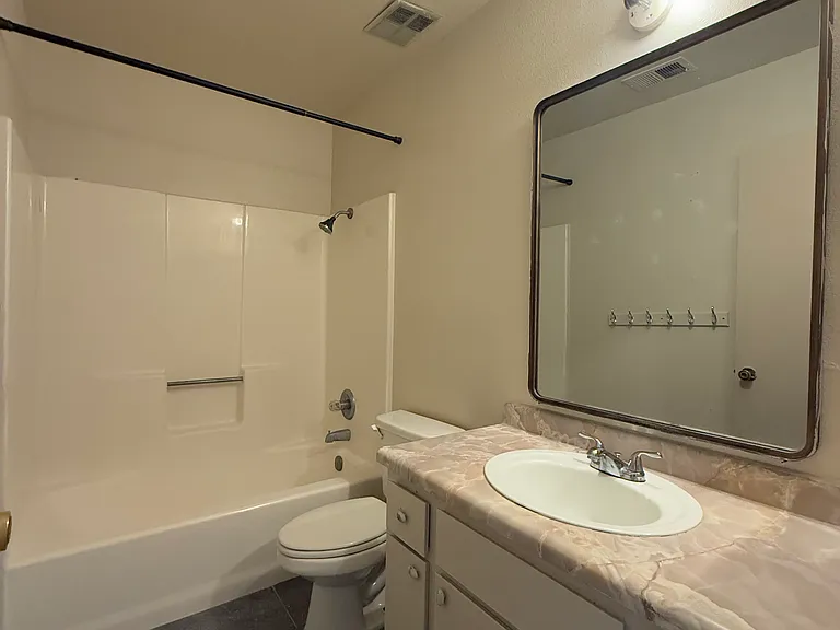 711 W Robin Ave — Photo 6