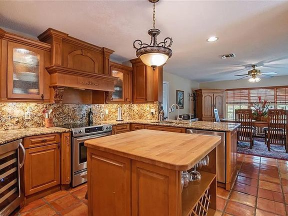 4th image of 2137 Harbor Way