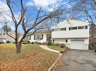 226 Standish Rd, Paramus, NJ 07652