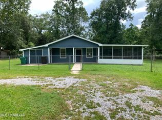 10085 Paradise Ln, Bay Saint Louis, MS 39520