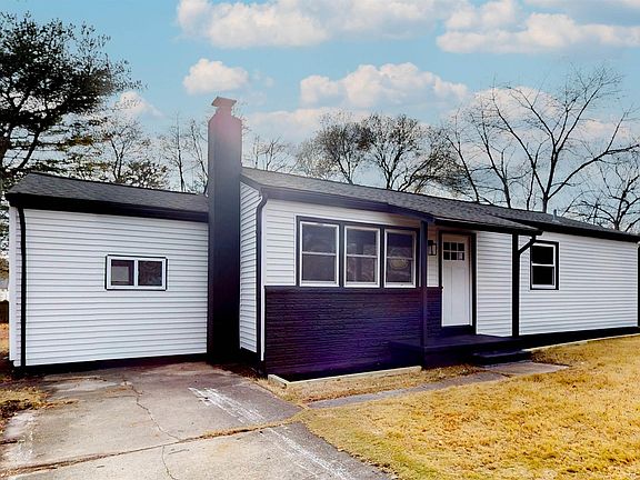 3rd image of 105 Lucille Dr
