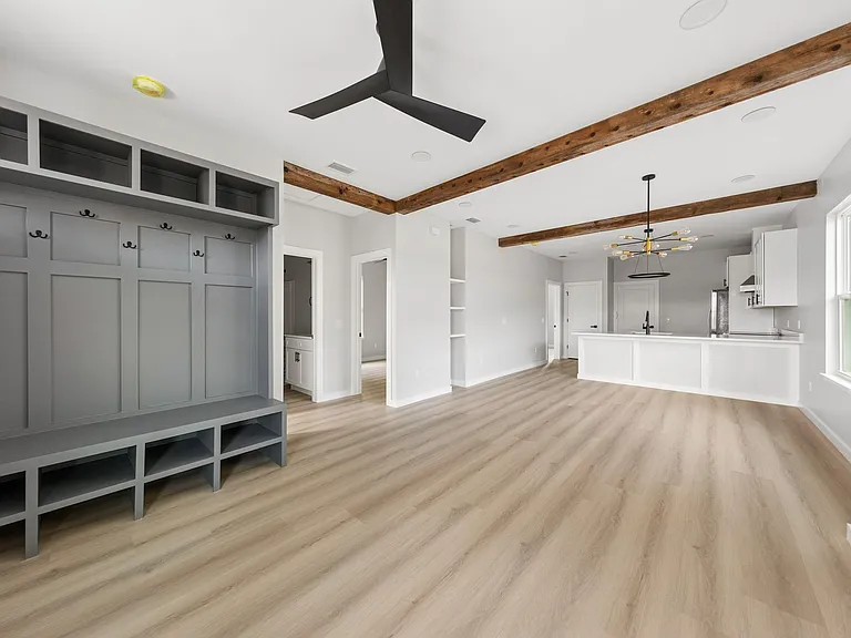 517 E 8th St #1 — Photo 3
