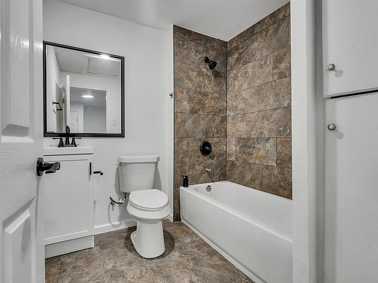 2416 Cumberland St #B — Photo 3