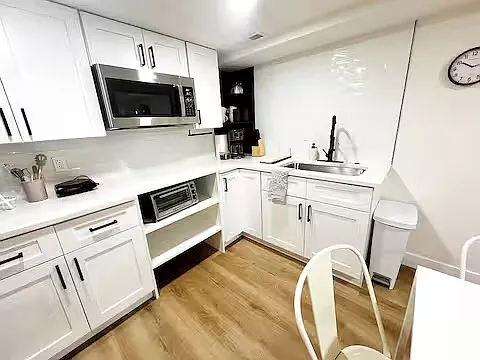3 bed, 1100 sqft, $2,400 — Photo 2