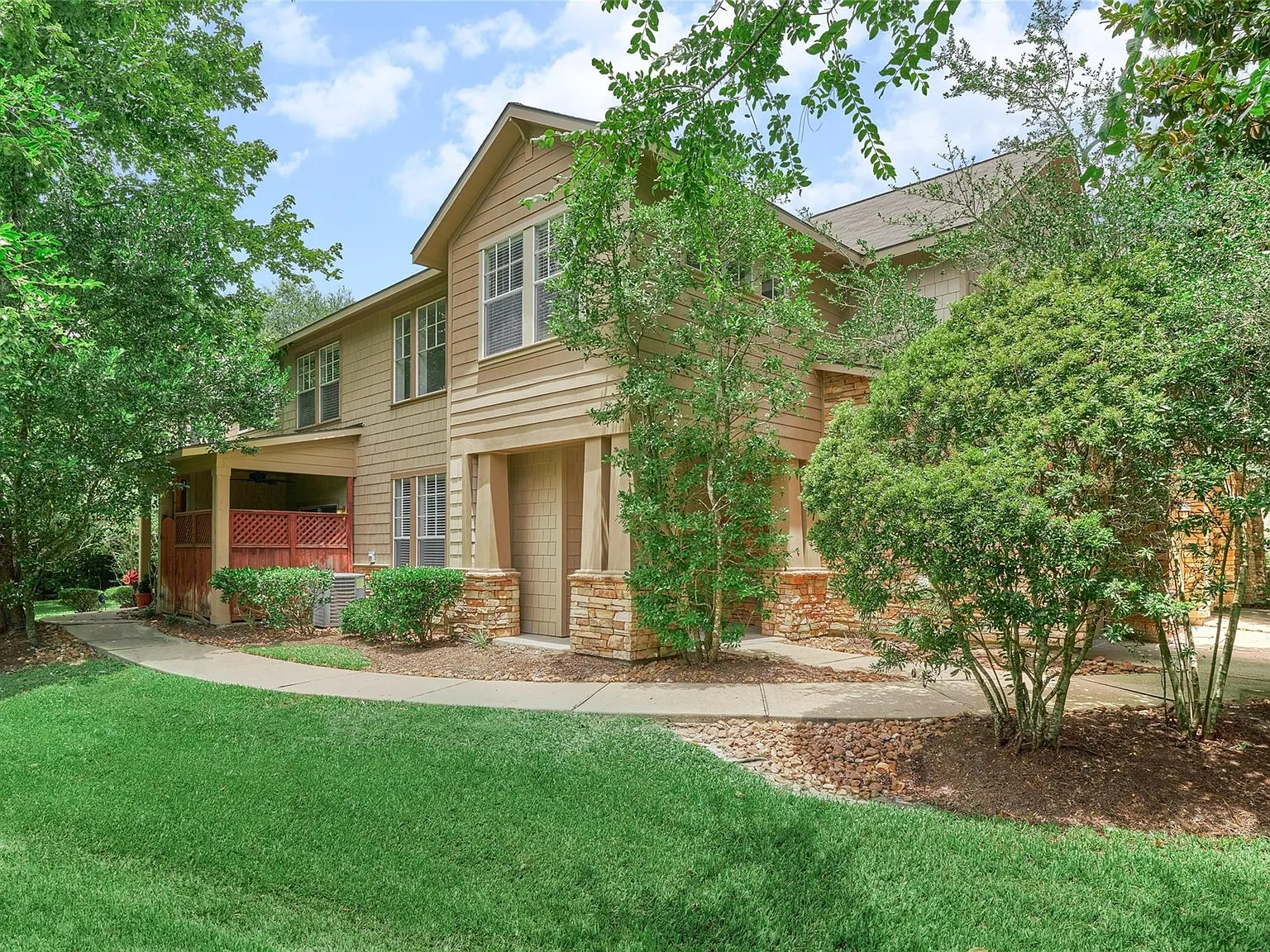 3 bed, 2.5 bath, 1754 sqft, $2,095 — Photo 2
