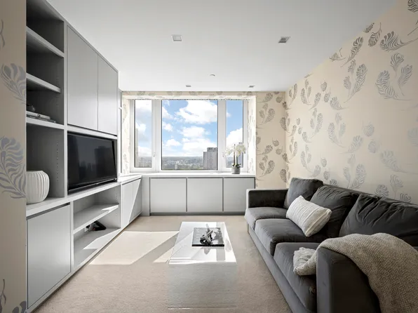 300 East 77th Street image 14 of 15