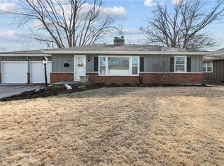 109 NW Redwing Dr, Lees Summit, MO 64063