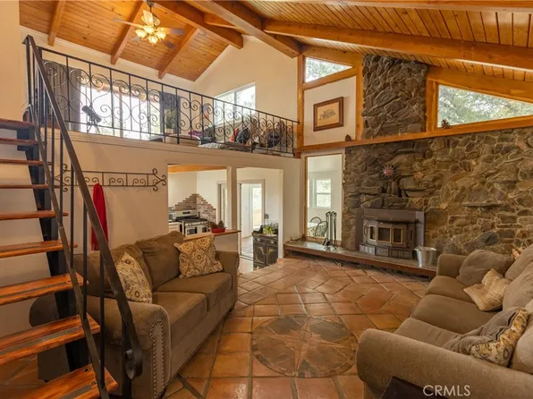 5218 Desert View Dr, Wrightwood, CA 92397