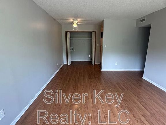3rd image of 311 Sunset Dr Unit 2