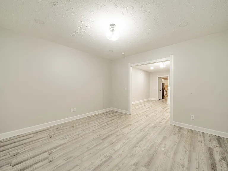 2344 N Capitol Ave — Photo 12