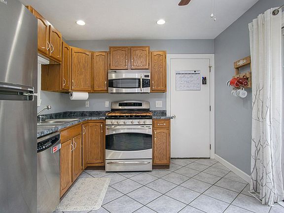 5th image of 1508 Blanchard Dr
