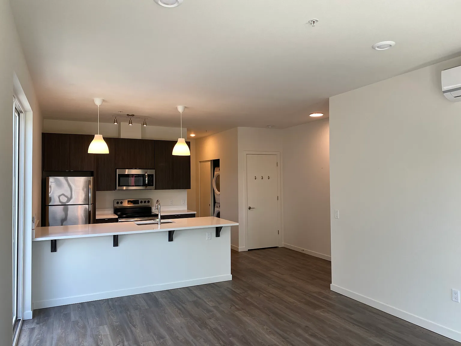 3 bed, 1295 sqft, $3,100 — Photo 3