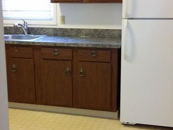 3rd image of 1605-1711 Meadowbrook Dr #7