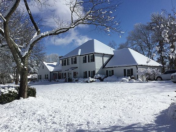3rd image of 505 Saddle Creek Dr
