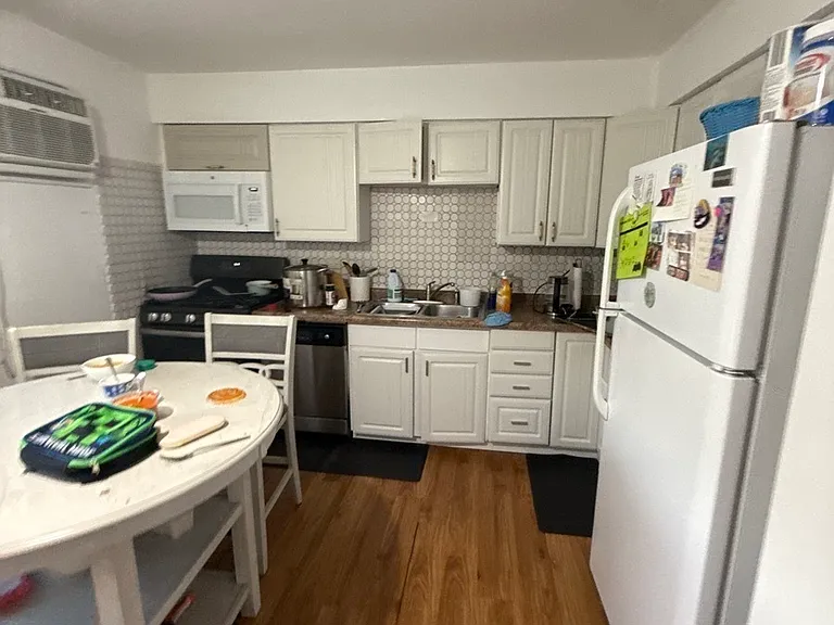 10310 Mansfield Ave #2S — Photo 6