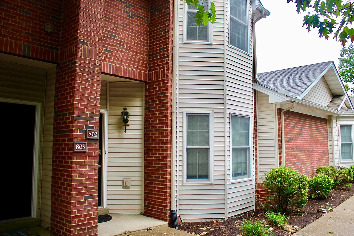 Building Photo - 1625 Nicholasville Rd #802