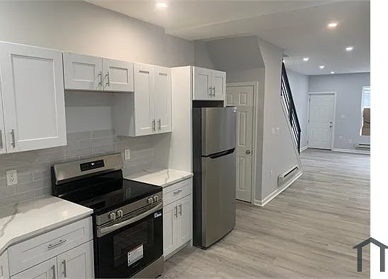 3 bed, 1000 sqft, $1,800 — Photo 3