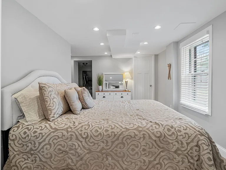 5036 Richmond Dr — Photo 16