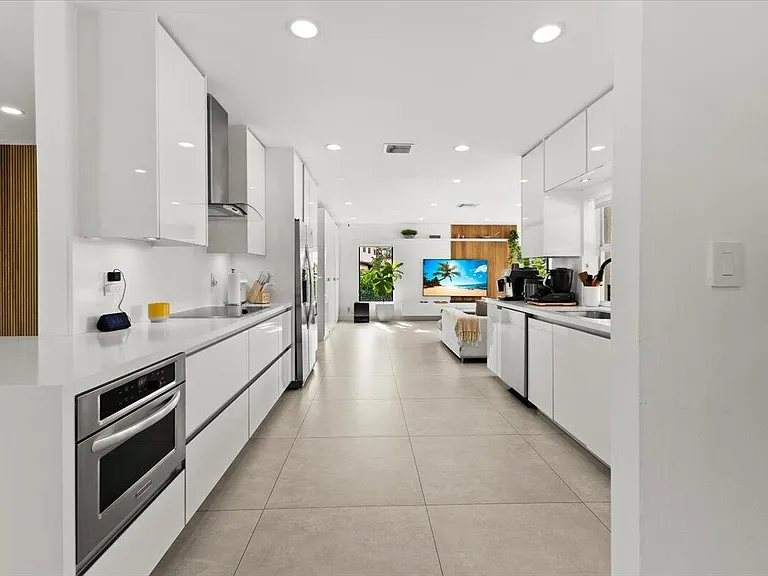 1049 W Palmetto Park Rd — Photo 10