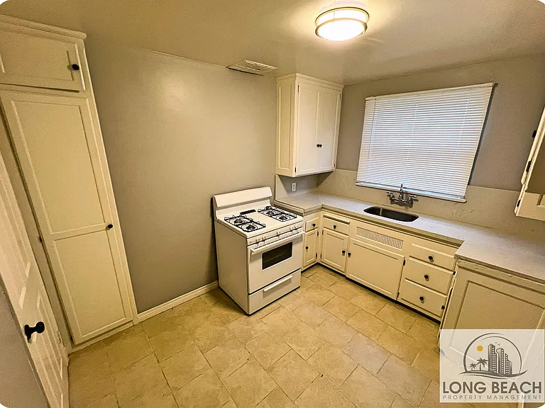 1162 E 3rd St #3 — Photo 2