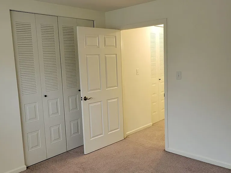 876 Salisbury Ct — Photo 15