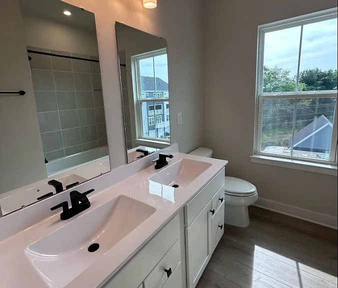 8020 Lake Laurel Ln #B — Photo 5