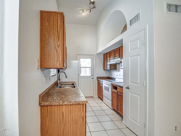 815 E Calle Del Norte — Photo 12