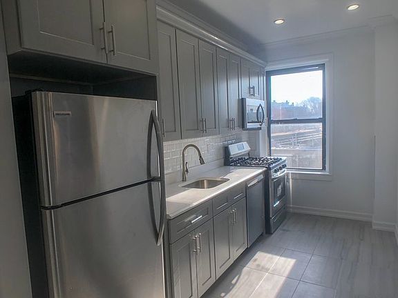 4th image of 30-11 Astoria Blvd #44