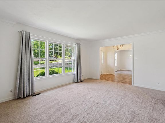 5th image of 360 Cooperstown Dr