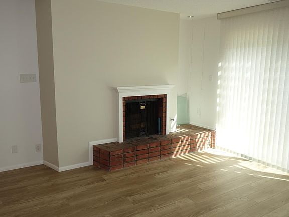 2nd image of 956 Peninsula Ave