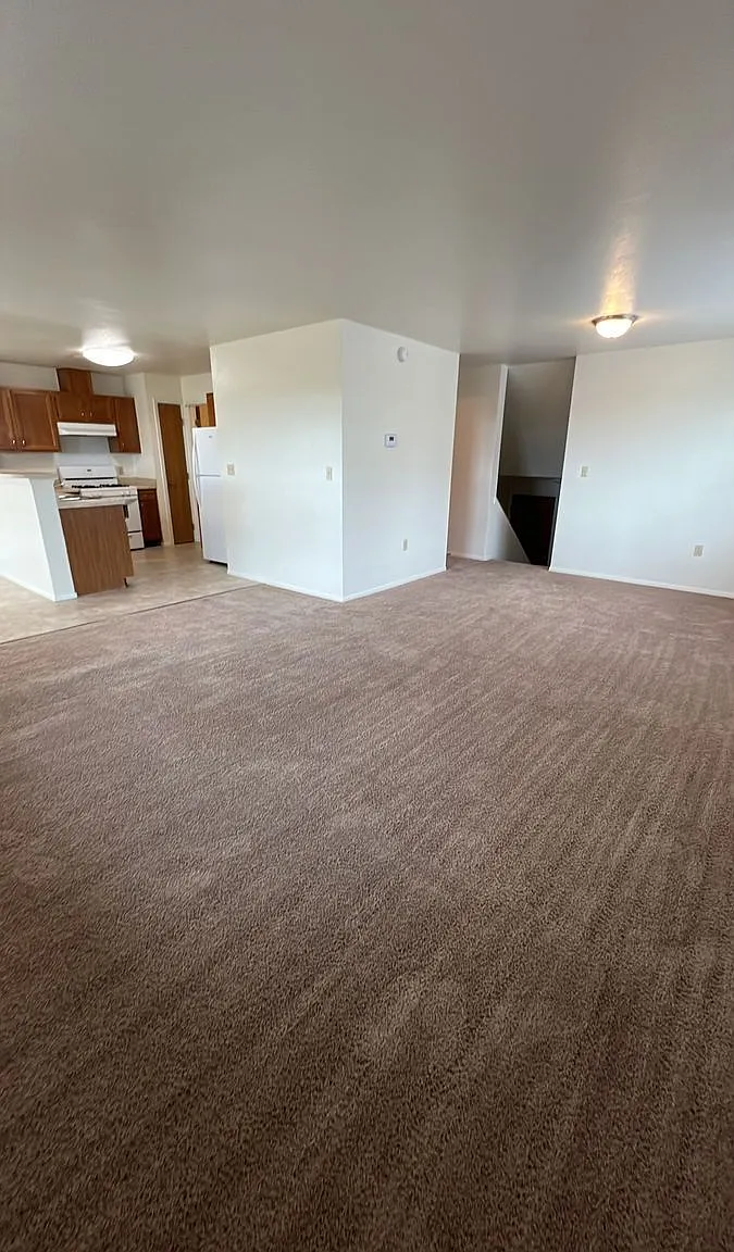 3 bed, 2.5 bath, 1328 sqft, $1,716 — Photo 1