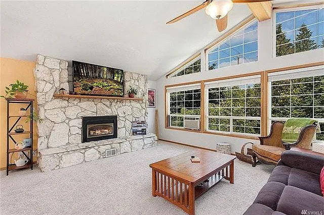 3 bed, 2.5 bath, 2163 sqft, $3,500 — Photo 3