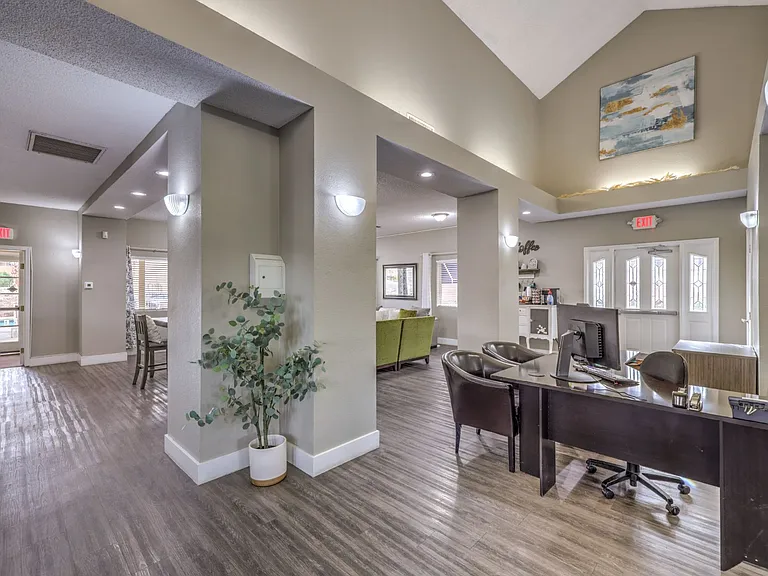 Silver Stream Apartments — Photo 17