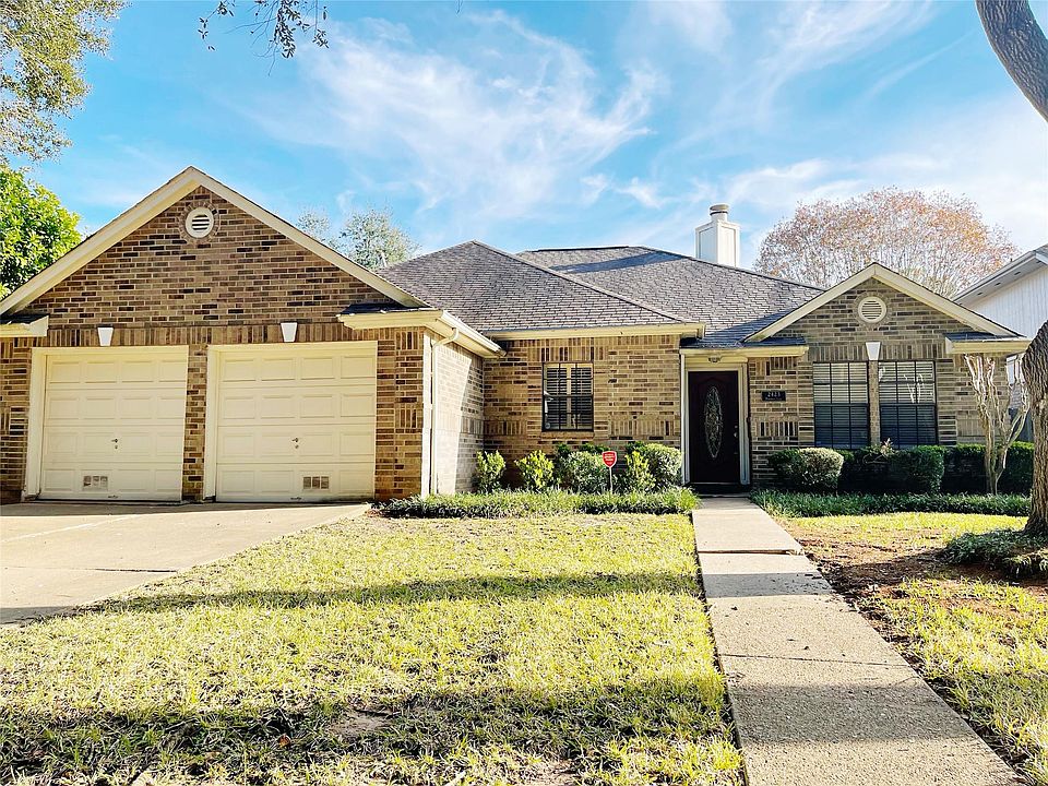 1st image of 2423 Parkwood Ln