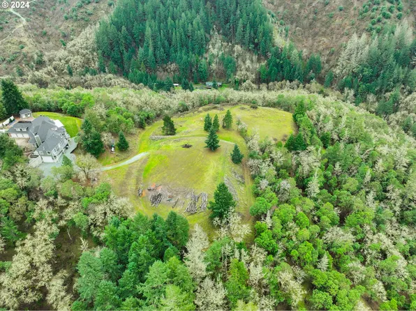 505 Aker Dr, Myrtle Creek, OR 97457