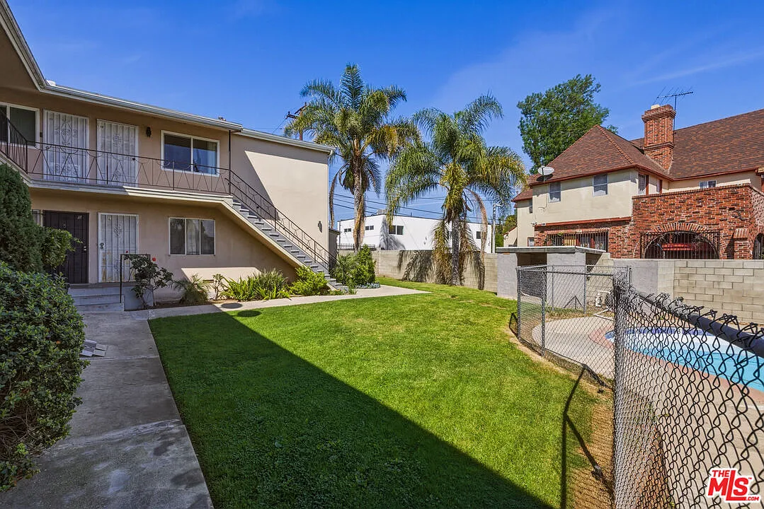 Building Photo - 5117 Crenshaw Blvd #12