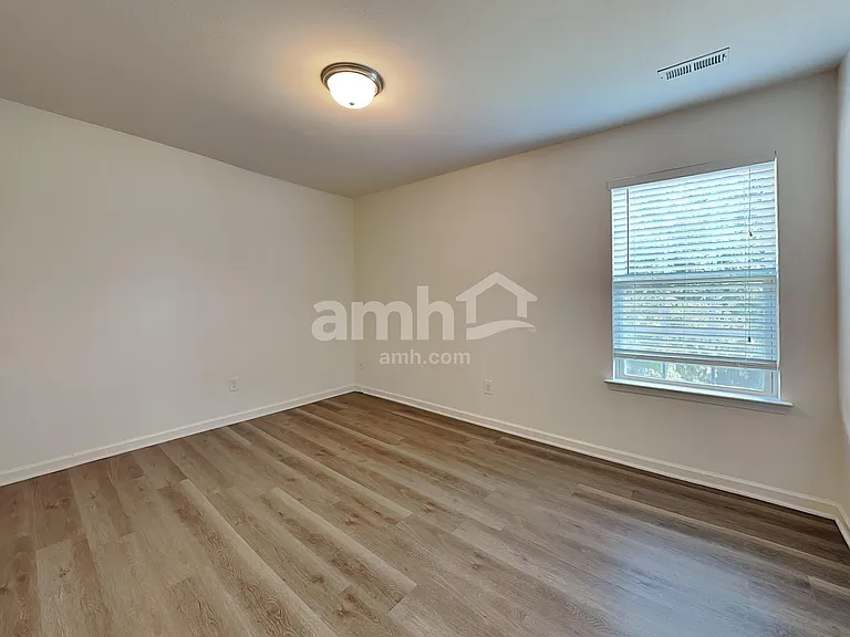 1882 Woodstone Dr — Photo 15