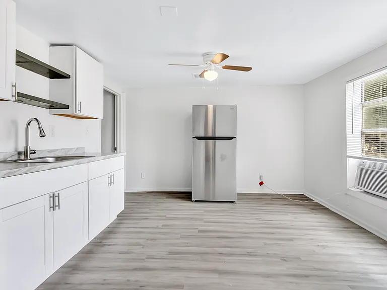 415 S Colorado St #B — Photo 14