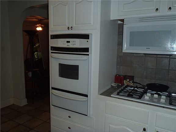 3rd image of 4062 W Loyola Dr