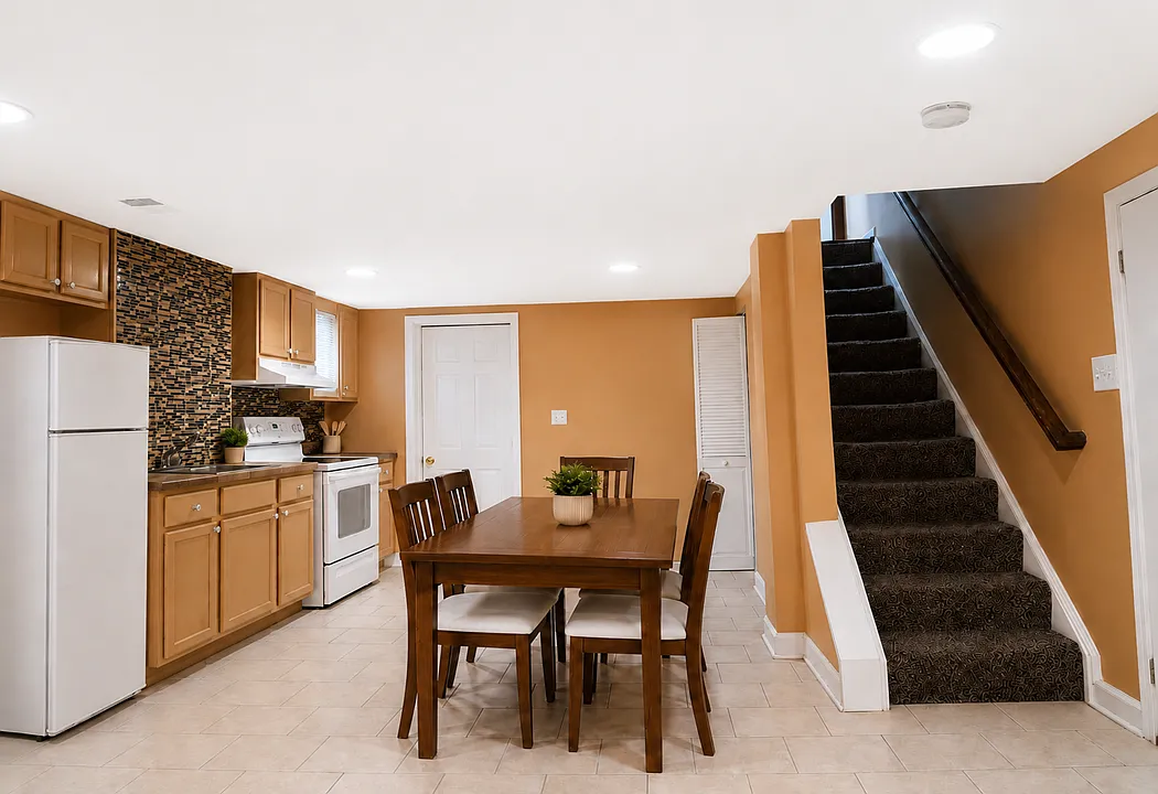 Building Photo - 2603 Hamlin St NE #B