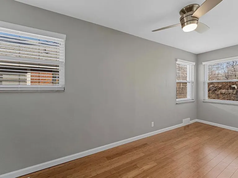 1614 Bredell Ave — Photo 18