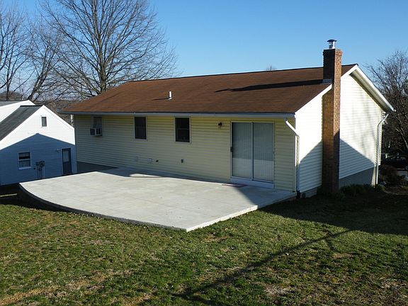 Entertaining-sized Patio