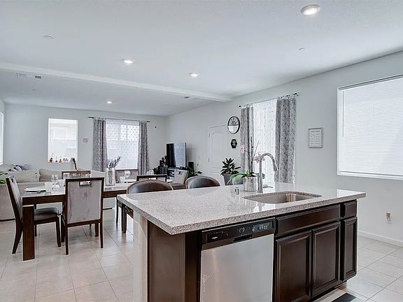 5th image of 2372 Hanson Dr