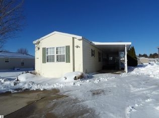 380 Fairway Dr, Cadillac, MI 49601