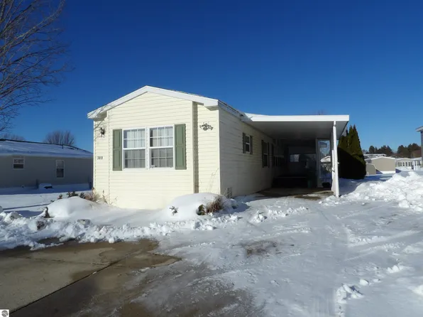 380 Fairway Dr, Cadillac, MI 49601