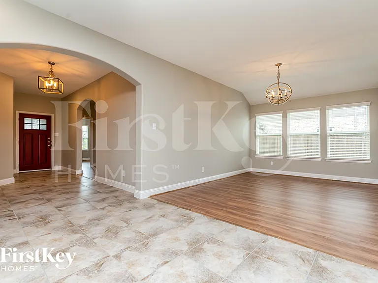 605 England St — Photo 6