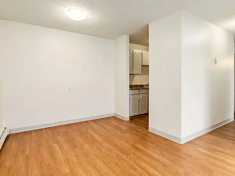 1023 3rd Ave E — Photo 10